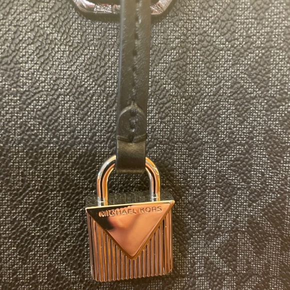 Michael Kors Mercer satchel and crossbody - Picture 3 of 16